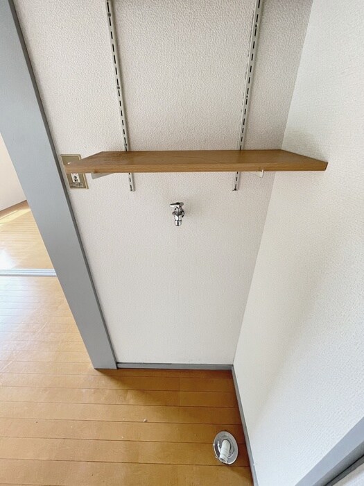 物件内観写真7　(洗濯機置場)