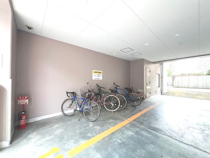 物件外観写真6　(駐輪場)