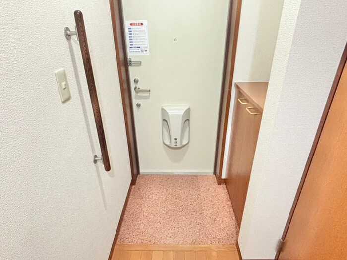 物件内観写真17　(玄関)