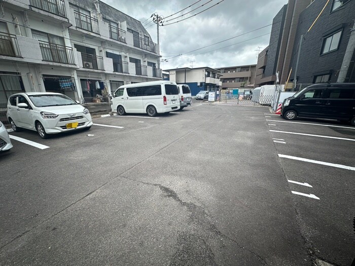 物件外観写真5　(駐車場)