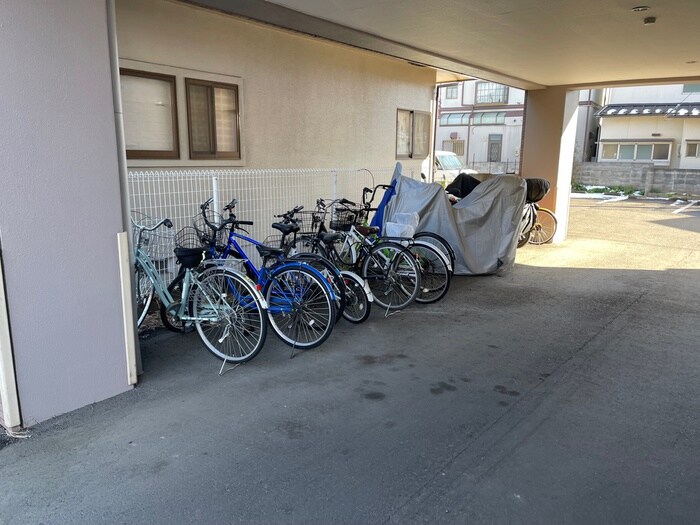 物件外観写真5　(駐輪場)