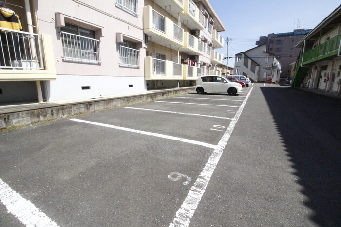 物件外観写真3　(駐車場)