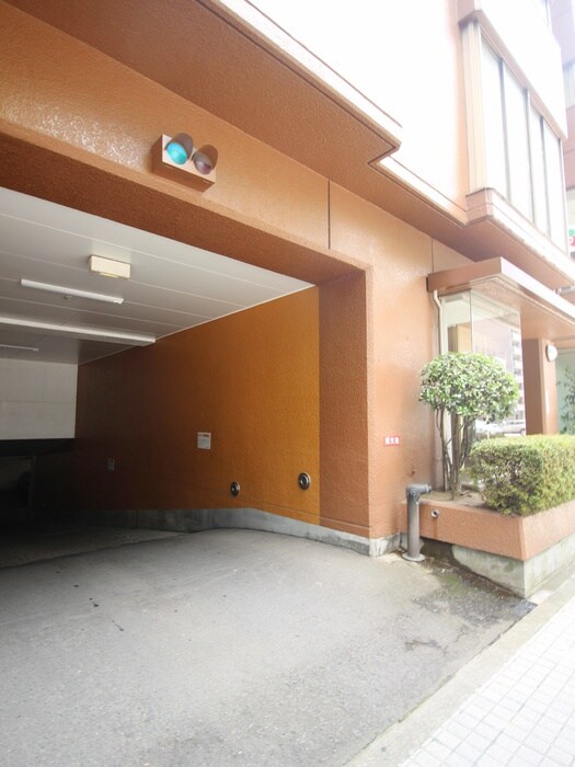 物件外観写真2　(駐車場)