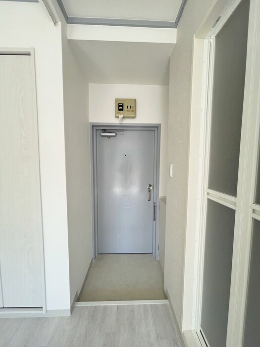 物件内観写真13　(玄関)