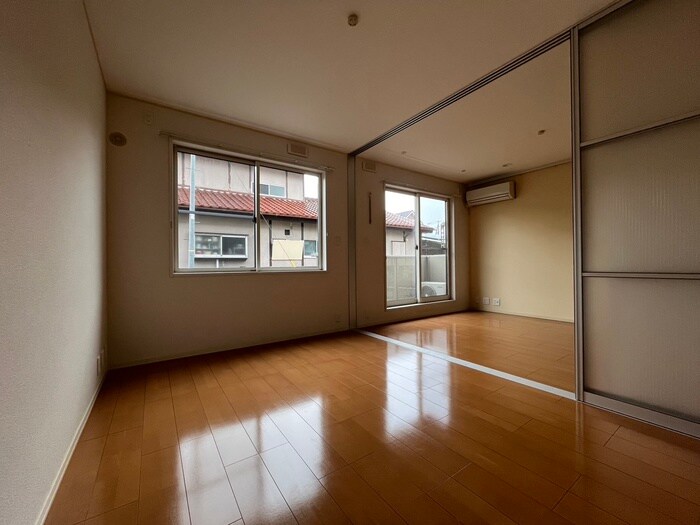 物件内観写真4　(居室)