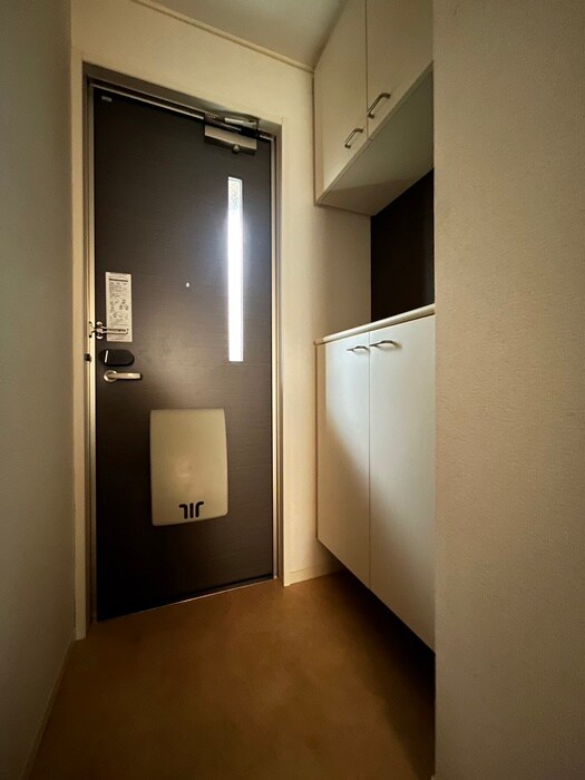 物件内観写真11　(玄関)