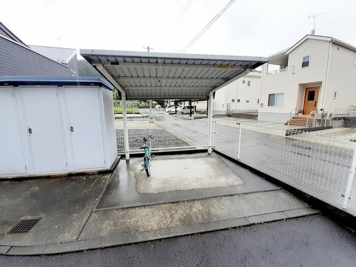 物件外観写真2　(駐輪場)