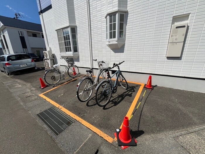 物件外観写真6　(駐輪場)