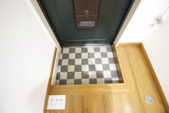 物件内観写真18　(玄関)
