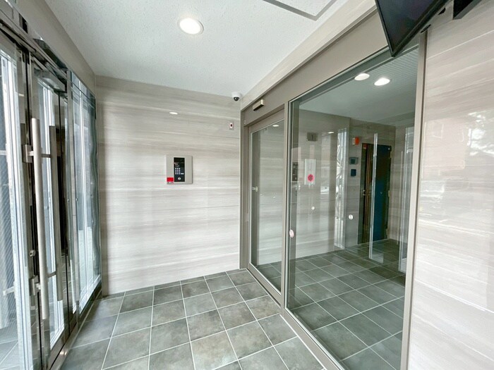 物件外観写真6　(エントランス部分)