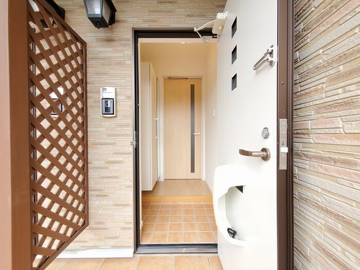 物件内観写真12　(玄関)