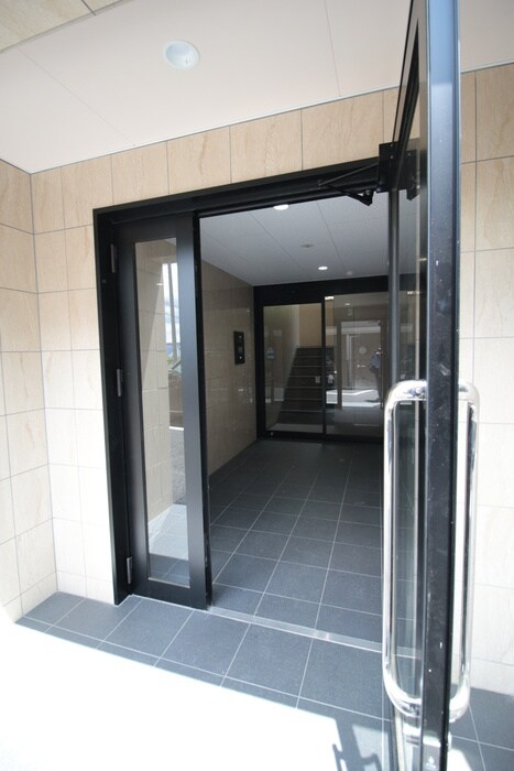 物件外観写真4　(エントランス部分)