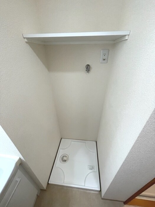 物件内観写真12　(洗濯機置場)