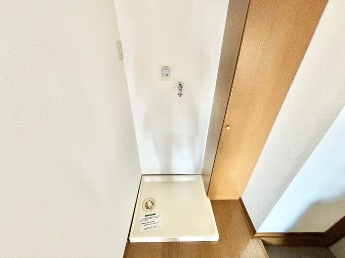 物件内観写真14　(洗濯機置場)