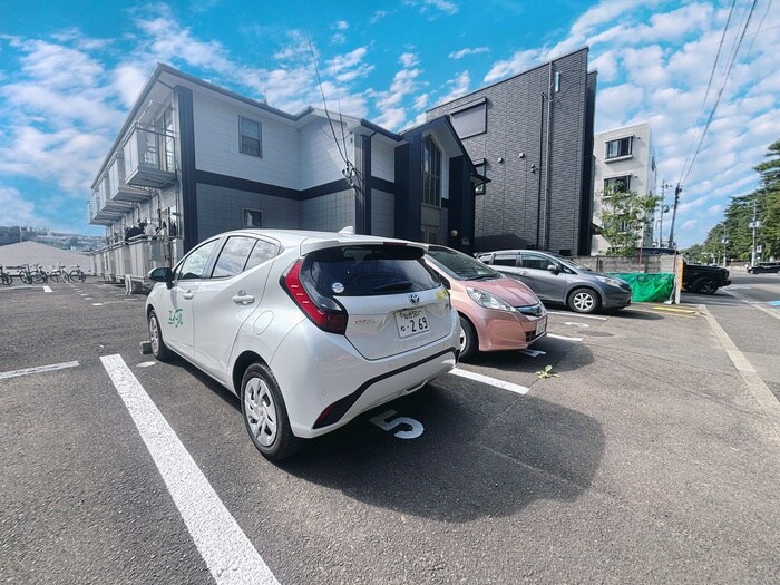 物件外観写真2　(駐車場)