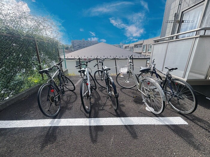 物件外観写真3　(駐輪場)