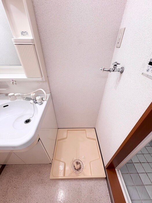 物件内観写真14　(洗濯機置場)