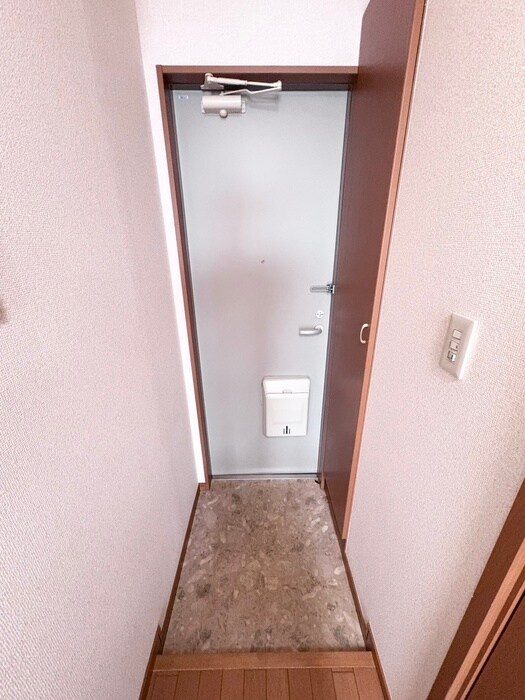 物件内観写真17　(玄関)