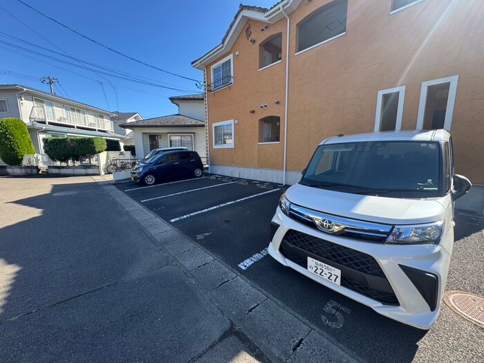 物件外観写真6　(駐車場)