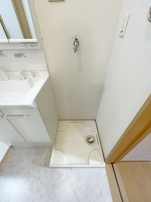 物件内観写真12　(洗濯機置場)