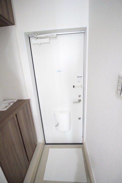 物件内観写真16　(玄関)