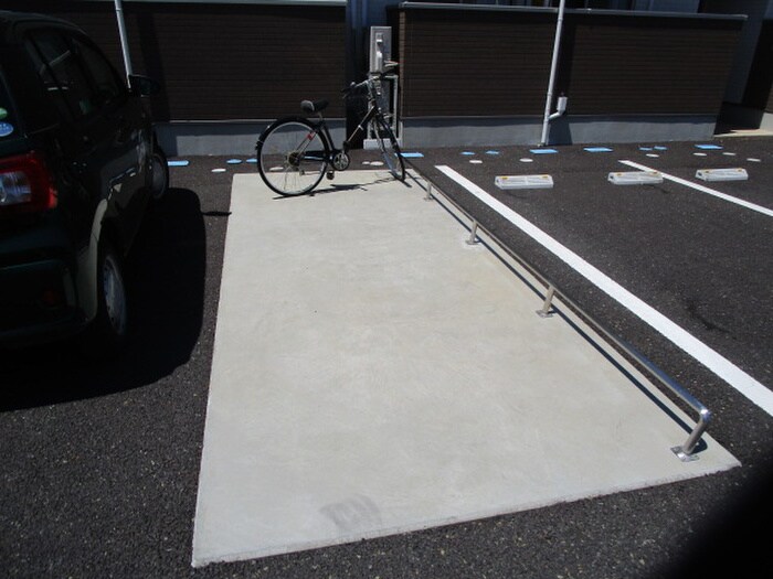 物件外観写真5　(駐輪場)