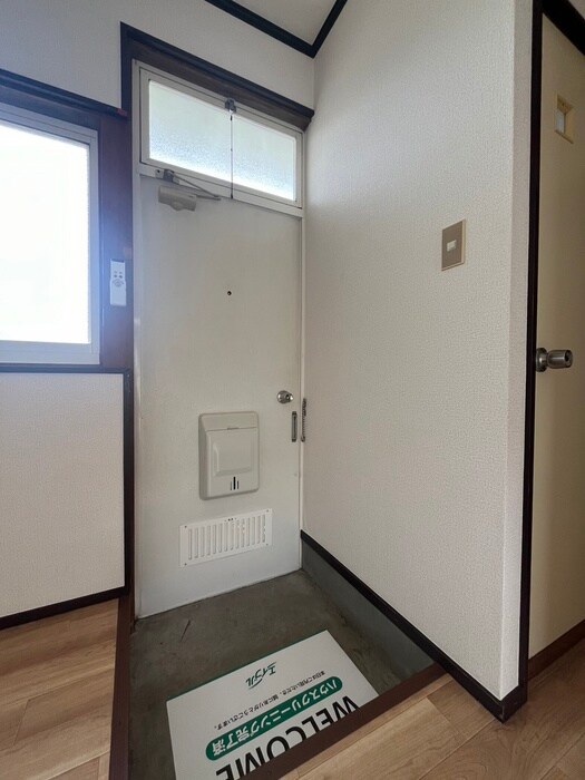 物件内観写真17　(玄関)