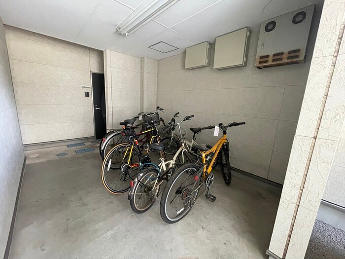 物件外観写真5　(駐輪場)