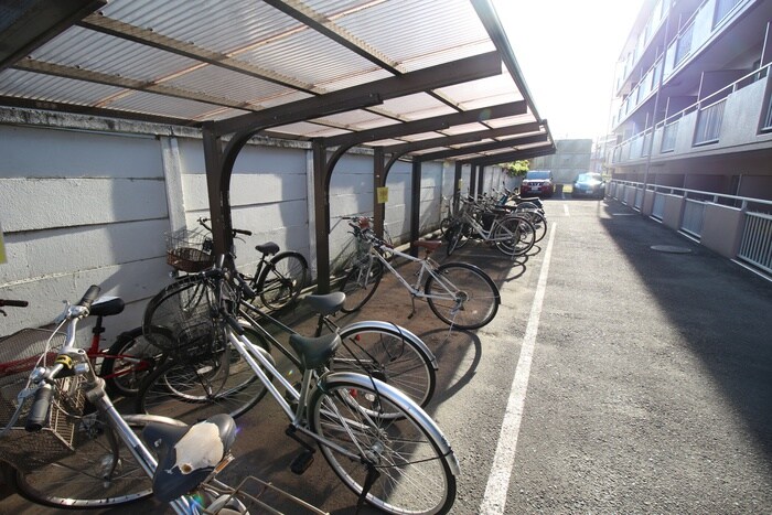 物件外観写真3　(駐輪場)