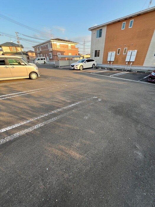 物件外観写真2　(駐車場)