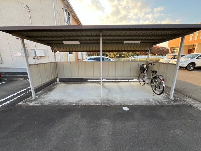 物件外観写真3　(駐輪場)