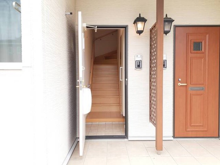 物件内観写真14　(玄関)