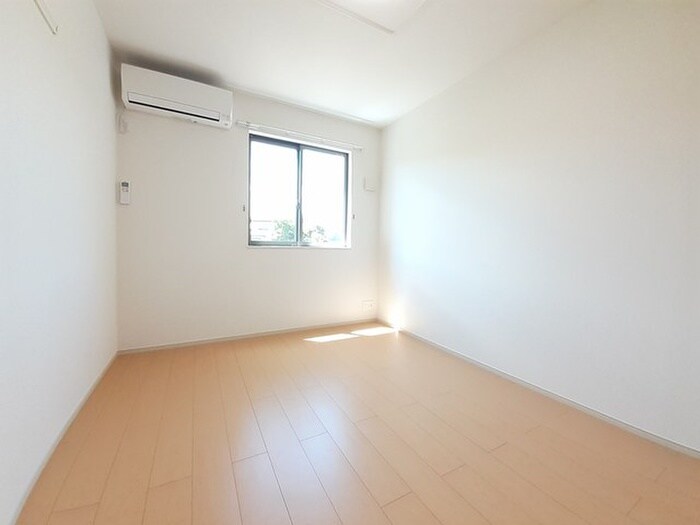 物件内観写真4　(居室)