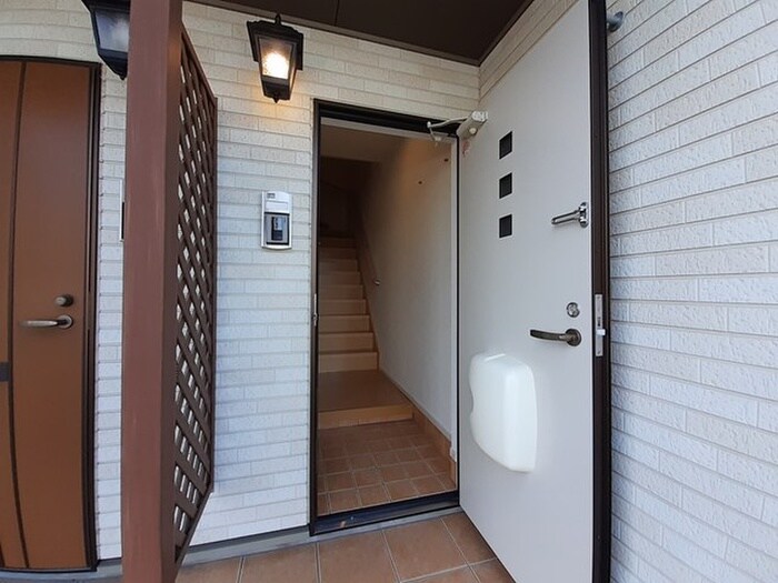 物件内観写真10　(玄関)