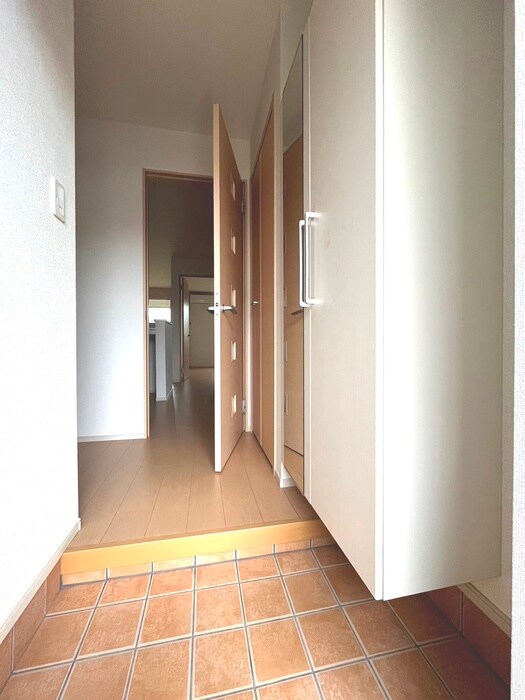 物件内観写真11　(玄関)