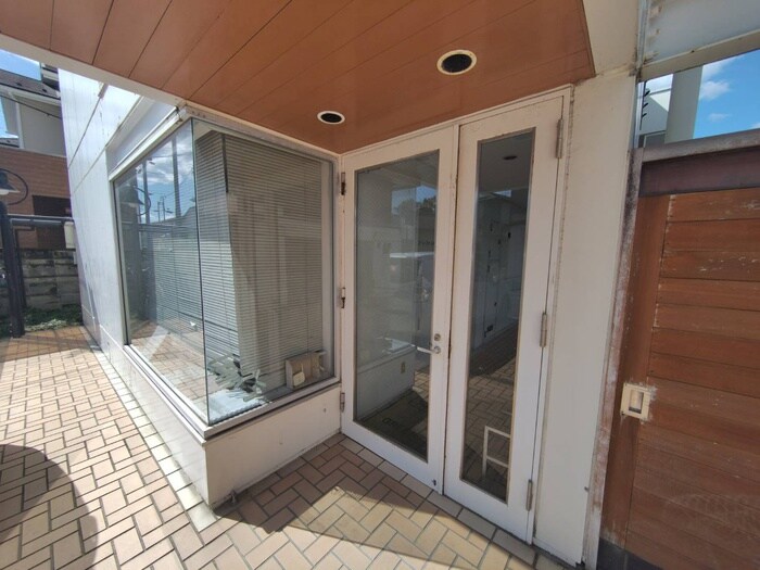 物件外観写真2　(エントランス部分)