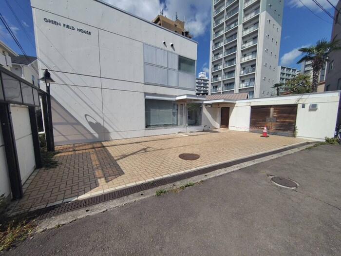 物件外観写真6　(駐車場)