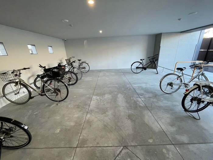 物件外観写真3　(駐輪場)