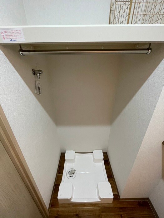 物件内観写真15　(洗濯機置場)