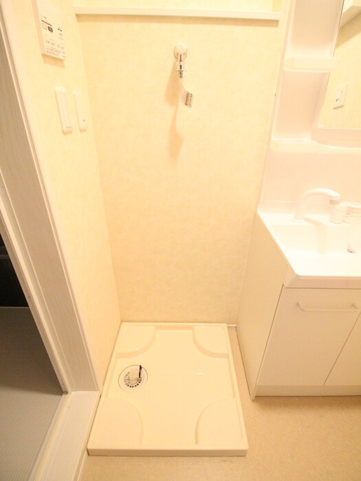 物件内観写真11　(洗濯機置場)