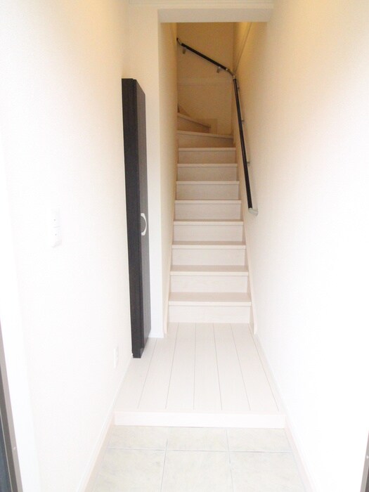 物件内観写真14　(玄関)