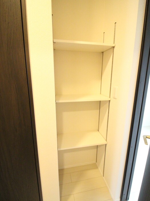 物件内観写真18　(収納)