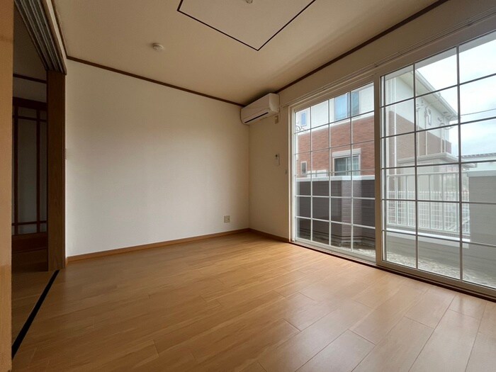 物件内観写真4　(居室)