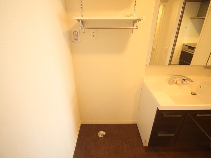 物件内観写真12　(洗濯機置場)