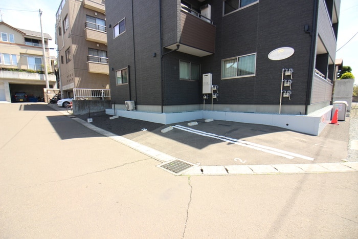 物件外観写真2　(駐車場)