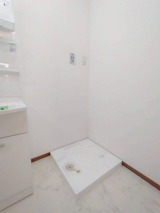 物件内観写真12　(洗濯機置場)