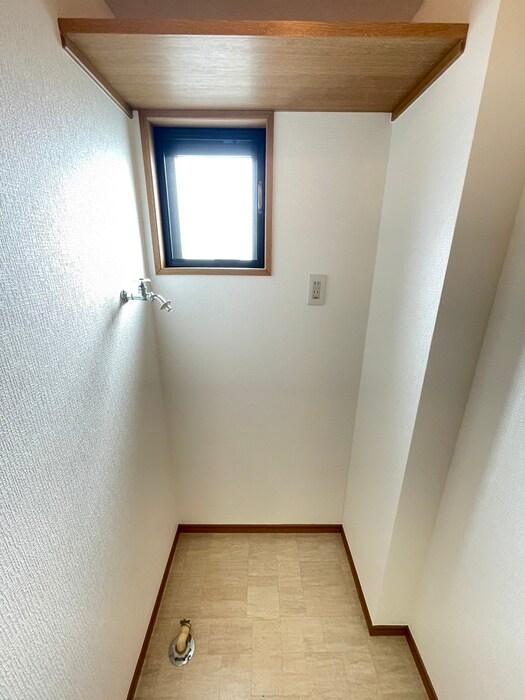 物件内観写真12　(洗濯機置場)