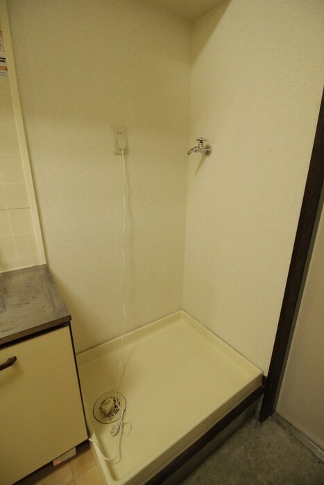 物件内観写真12　(洗濯機置場)