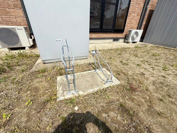 物件外観写真3　(駐輪場)