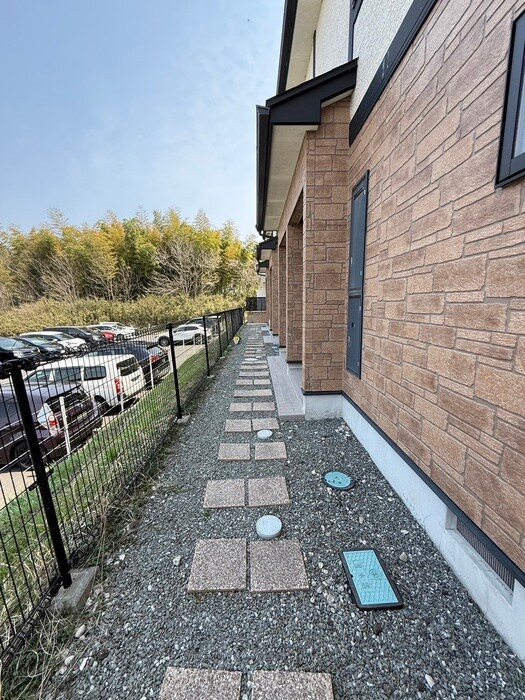 物件外観写真5　(エントランス部分)